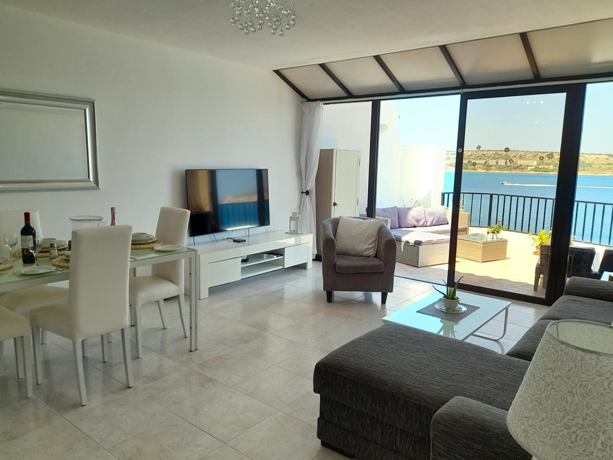 Seafront Apartment Terrace, Lounger & Panoramic Ocean Views Mellieħa Cameră foto