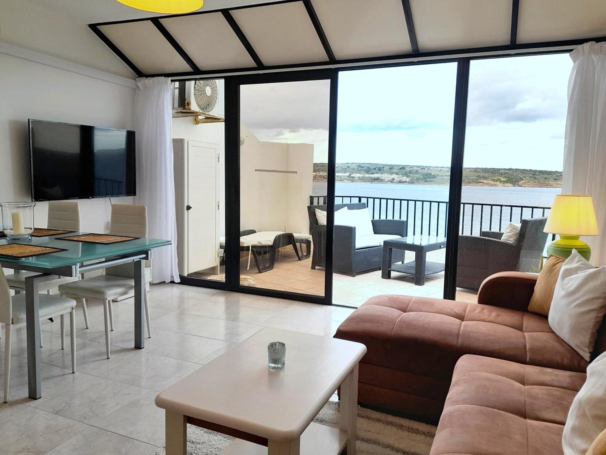 Seafront Apartment Terrace, Lounger & Panoramic Ocean Views Mellieħa Cameră foto